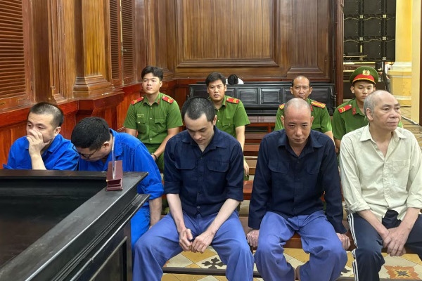 Linh an vi nhap sua 'khong ban tai Viet Nam' ve tieu thu hinh anh