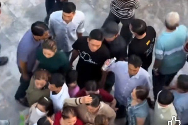 Bat doi tuong trong nhom dan canh giat day chuyen hinh anh