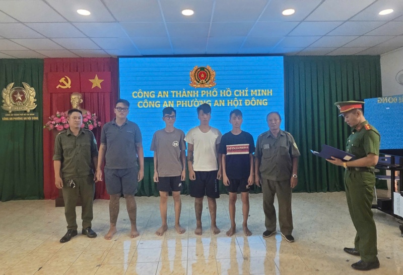 Bat 22 doi tuong,  hon chien,  mau thuan anh 2