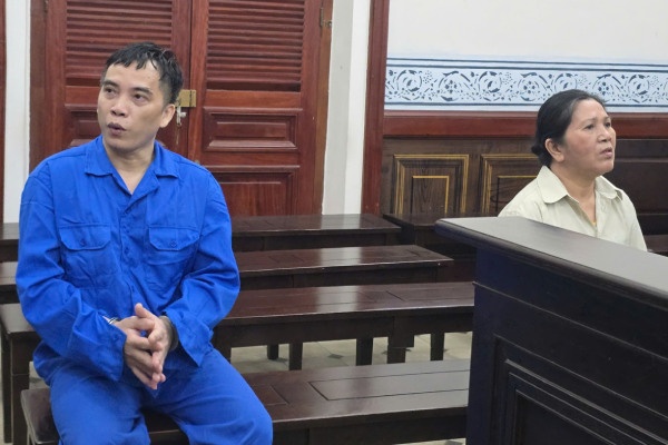 Linh an vi nhieu lan mua dam cac thieu nu moi lon hinh anh