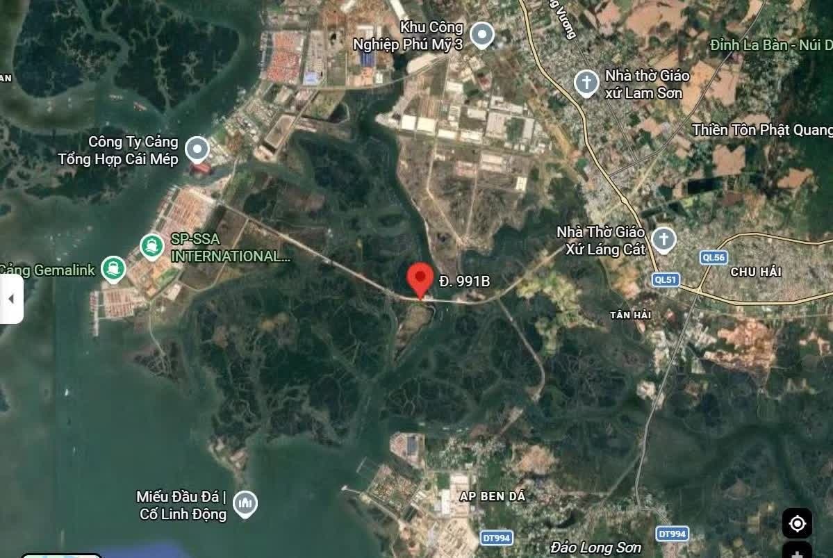 Nguyen nhan cha tu vong trong lan, con trong thuong nam guc ben duong hinh anh