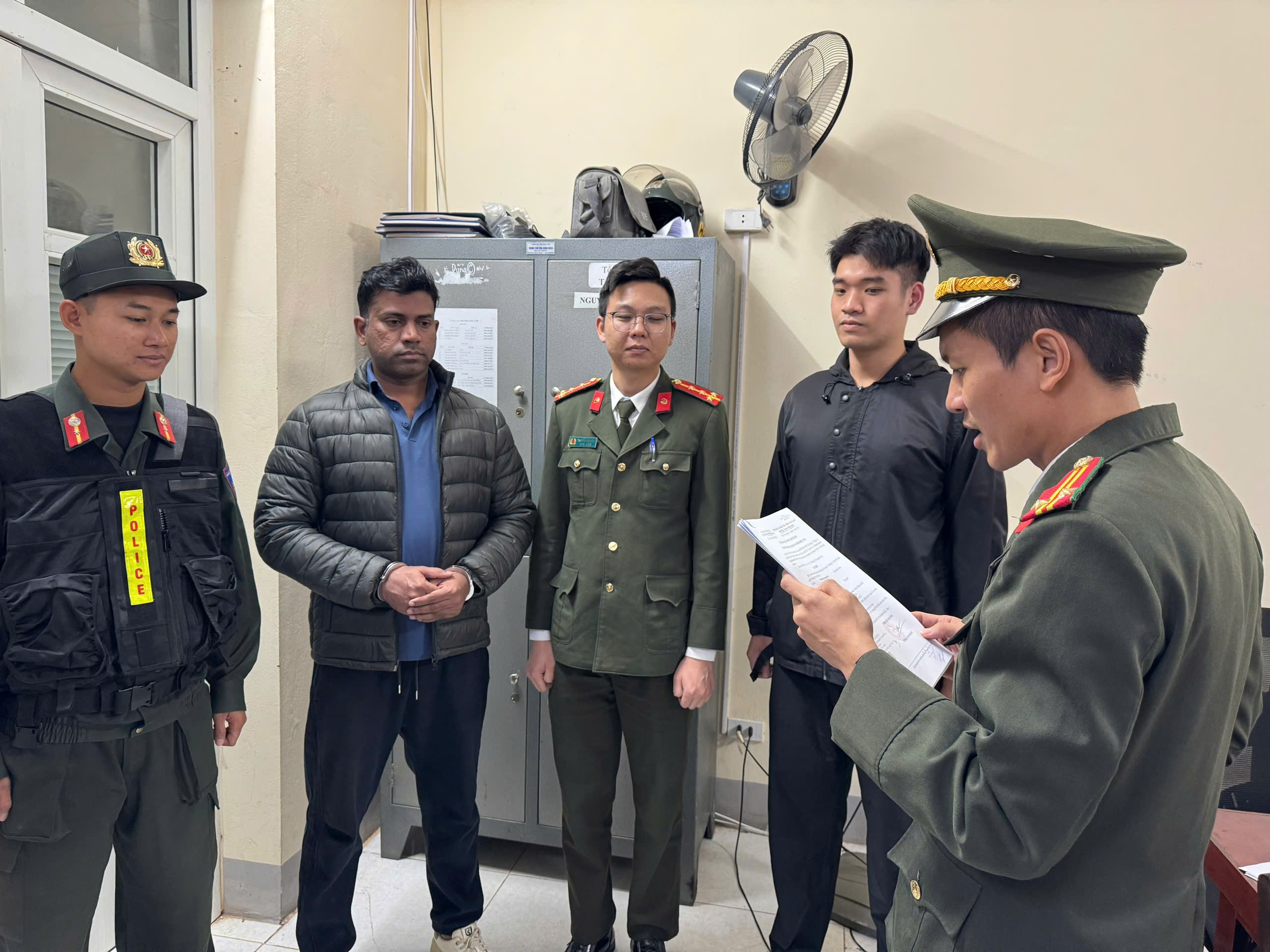 Chung chi tieng Anh,  khong co gia tri,  Hoc vien Bright online,  Chu tich IEMS,  Giam doc IEMS anh 6
