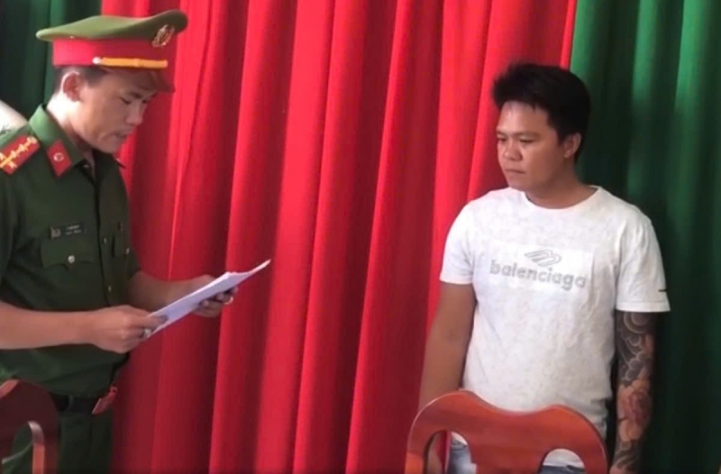Khoi to doi tuong,  Tan cong,  To cong tac anh 1