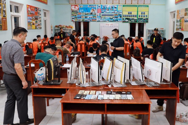 Triet pha bang nhom lua dao hon 300 ty dong tai Campuchia hinh anh