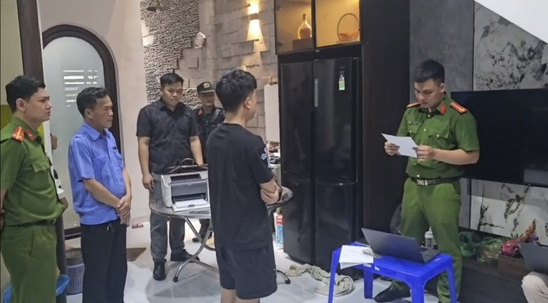 Chiem doat Facebook,  lua dao tram nguoi anh 1