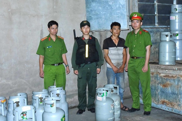 Dot kich duong day lam gas gia quy mo lon, thu gan 4.000 binh gas hinh anh