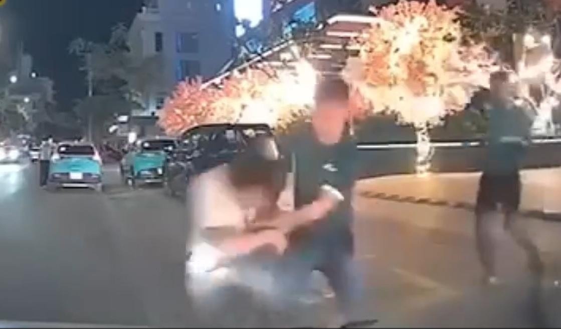 Cong an thong tin vu nguoi dan ong bi danh guc truoc Gold Coast hinh anh