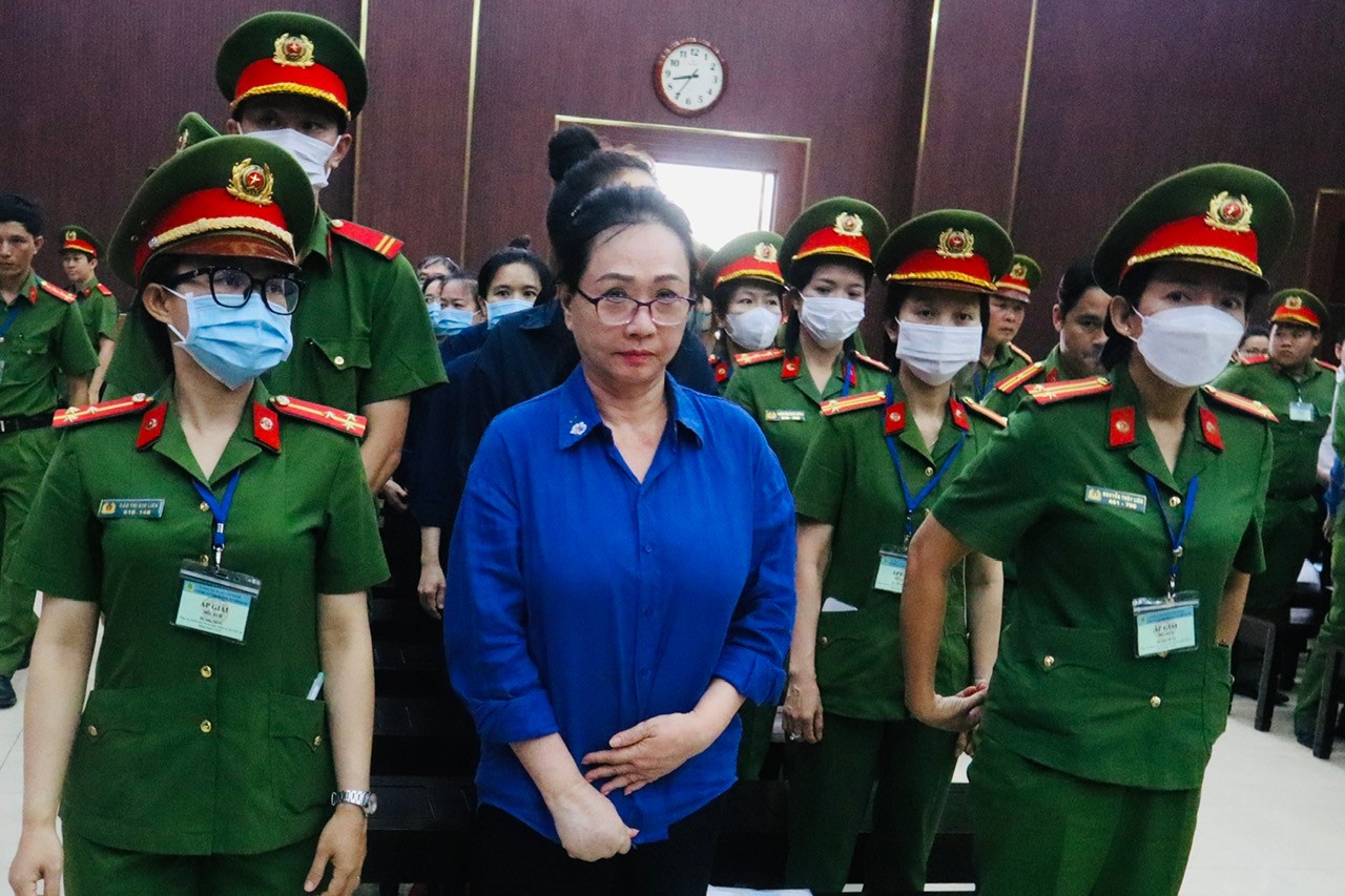 To chuc dinh gia 2 chiec tui Hermes bach tang cua ba Truong My Lan hinh anh