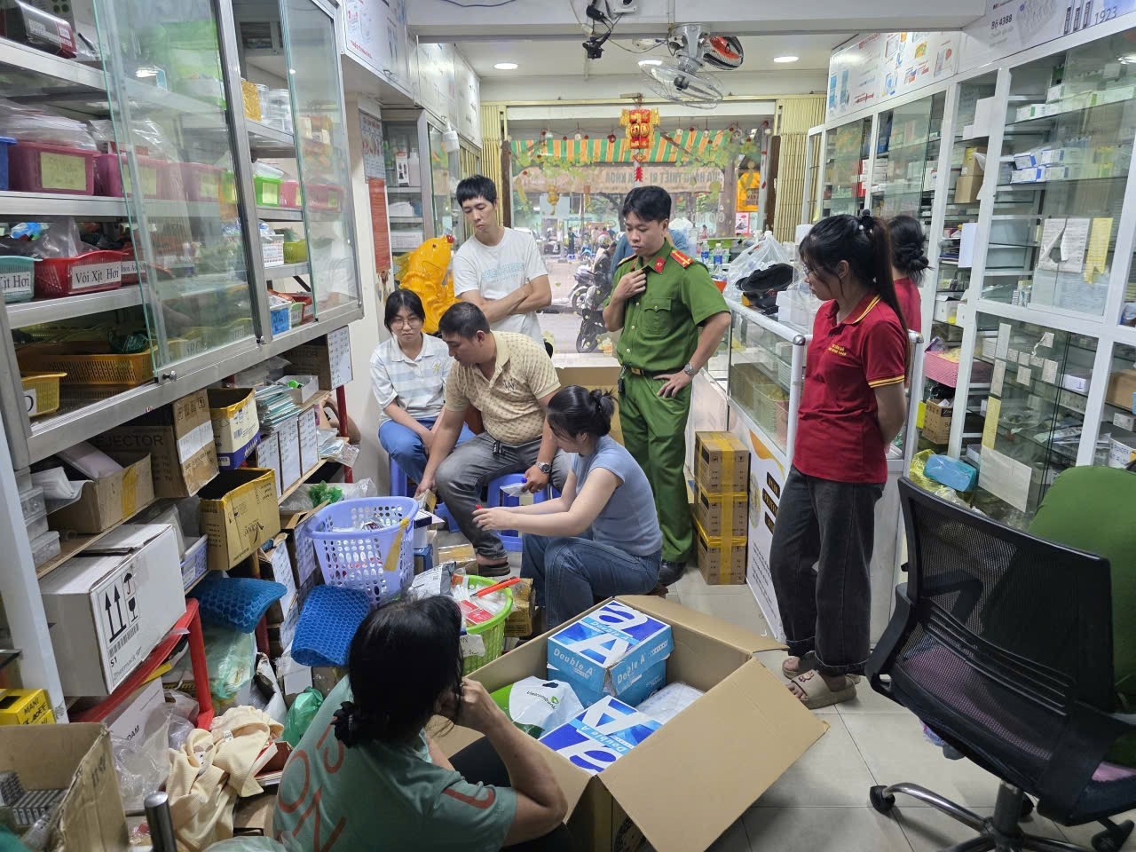 Pha duong day mua ban thach tin tuon vao cac phong kham nha khoa hinh anh