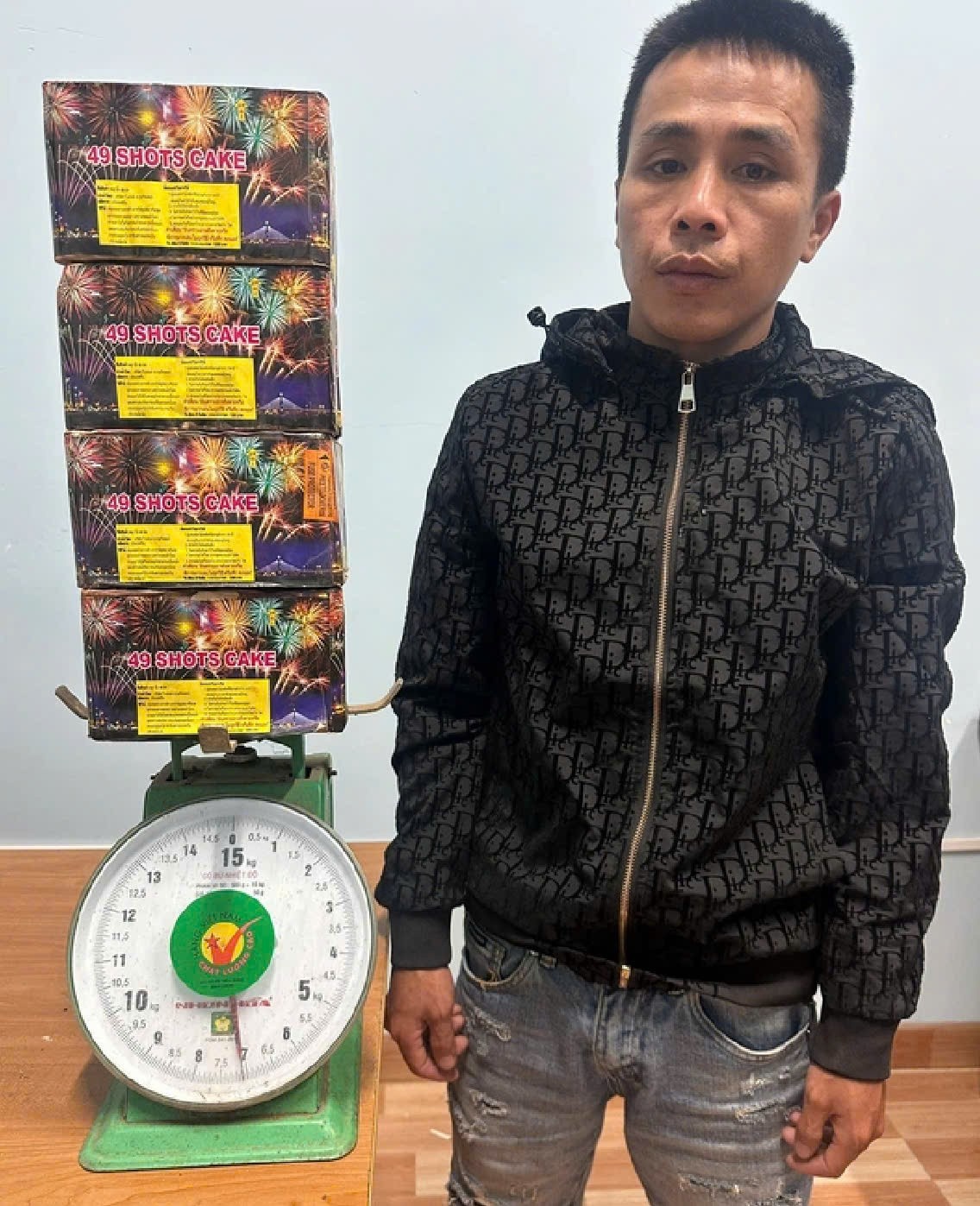 Dat mua phao lau,  Tren Facebook anh 1