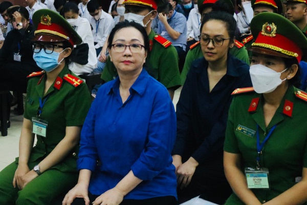 Cuong che ke bien 2 chiec tui Hermes bach tang cua ba Truong My Lan hinh anh