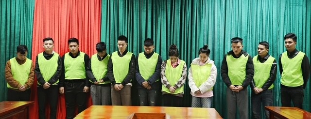 Lat tay,  Thu doan tinh vi,  Nhom lua dao anh 2