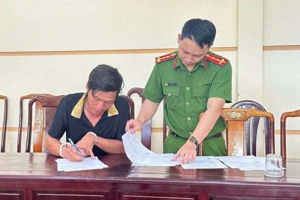 Shipper bat tay nhan vien giao hang nhanh chiem doat gan 275 trieu hinh anh