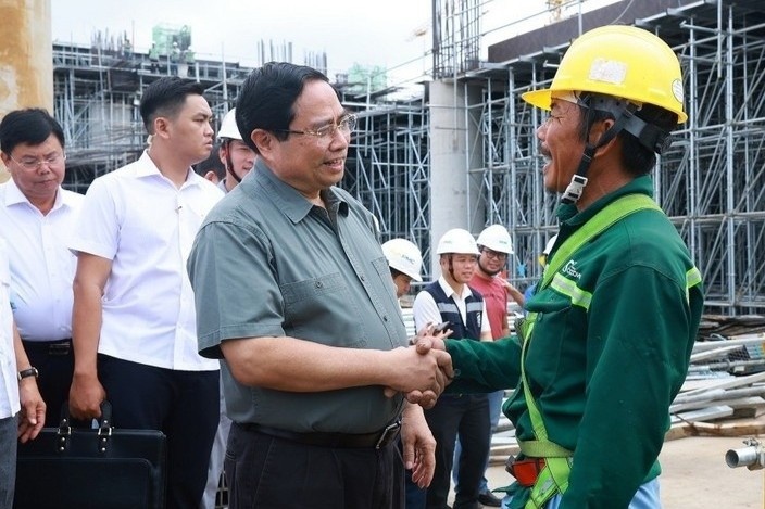 Thu tuong don doc, thuc day thuc hien cac du an phuc vu Hoi nghi APEC hinh anh