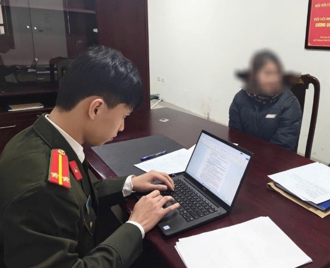 Xu phat nguoi dang tin sai su that ve 'cam xe tai' de ban giay di duong hinh anh