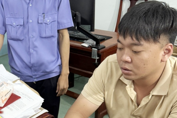 Khoi to, tam giam Thu ky TAND tinh An Giang 'voi tien' chay an hinh anh