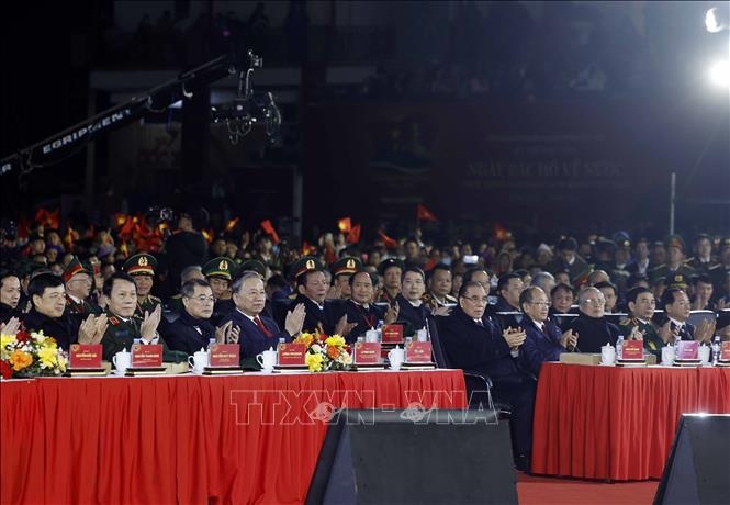 Bac Ho ve nuoc anh 1