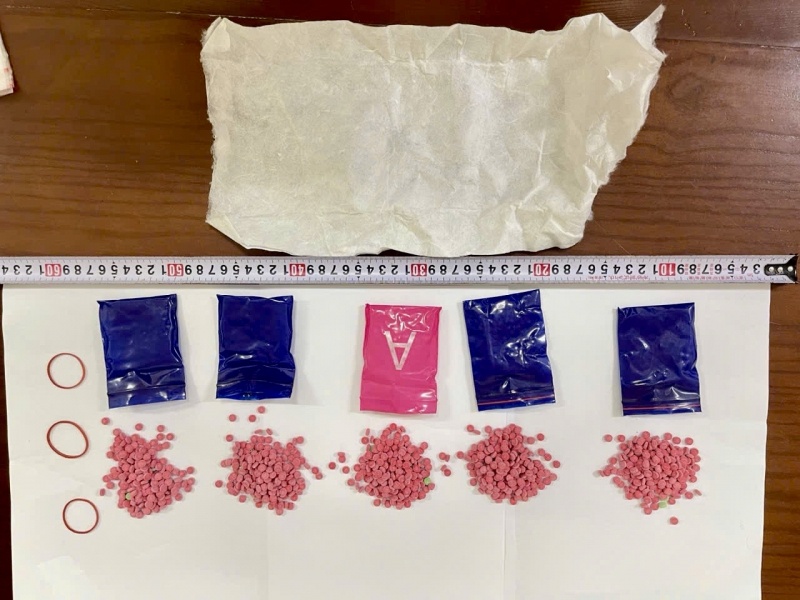 Bien nha nghi,  Thanh noi giao dich,  Su dung ma tuy anh 3