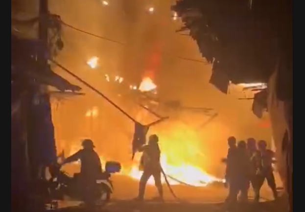 Lien tiep chay lon can Tet, Cong an TP.HCM canh bao 'nong' hinh anh