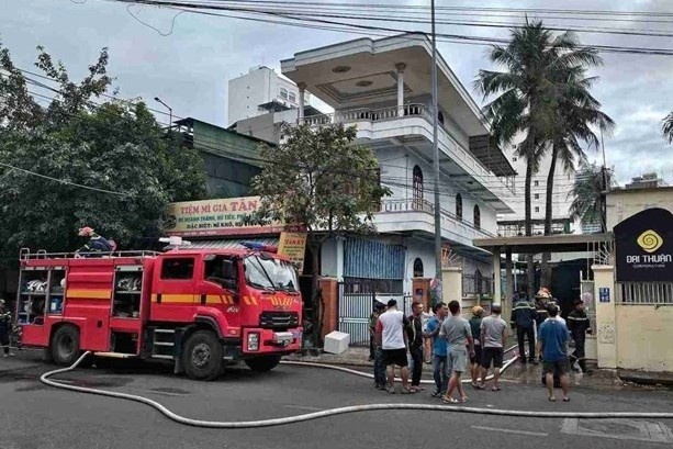 Chay lon thieu rui toan bo kho hang o Nha Trang hinh anh