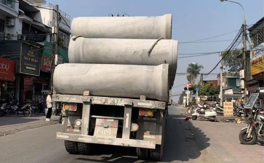 Phat 10 trieu dong tai xe xe dau keo cho ong cong chenh venh hinh anh