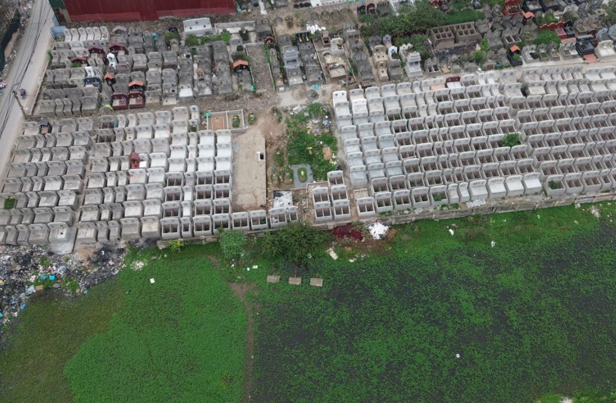 Dien bien bat ngo vu hon 300 ngoi mo khong thong tin o Ha Noi hinh anh