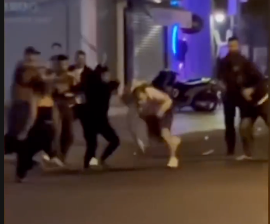 Nhom doi tuong dung hung khi tan cong khach nuoc ngoai o Nha Trang hinh anh