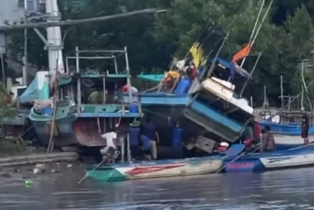 Tho bi tau ca de tu vong hinh anh