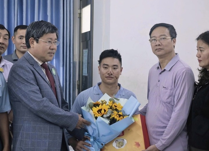 May bay quan su anh 1