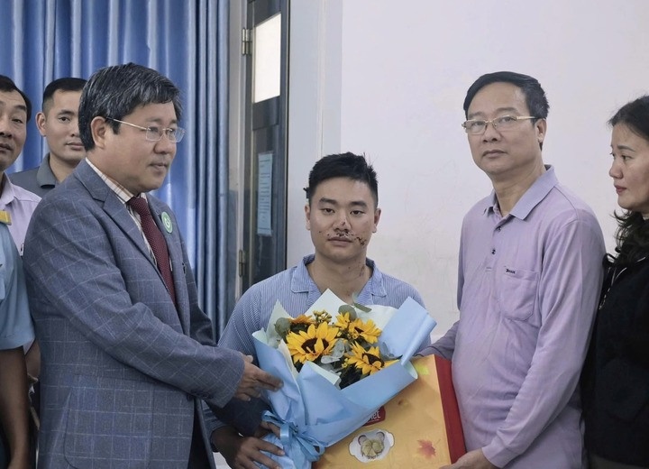 May bay quan su roi o Dak Lak: Nam phi cong binh phuc, duoc xuat vien hinh anh