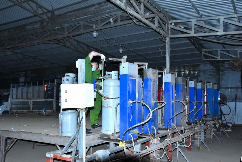 lam gas gia,  quy mo lon,  4.000 binh gas anh 3