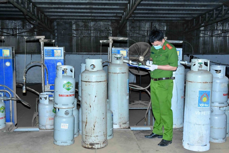lam gas gia,  quy mo lon,  4.000 binh gas anh 4