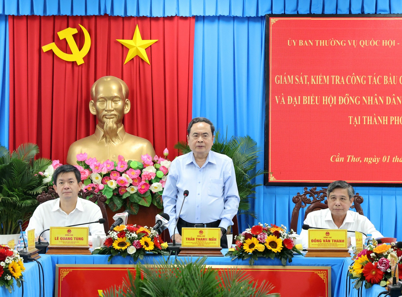 Chu tich Quoc hoi giam sat cong tac chuan bi bau cu tai Can Tho hinh anh