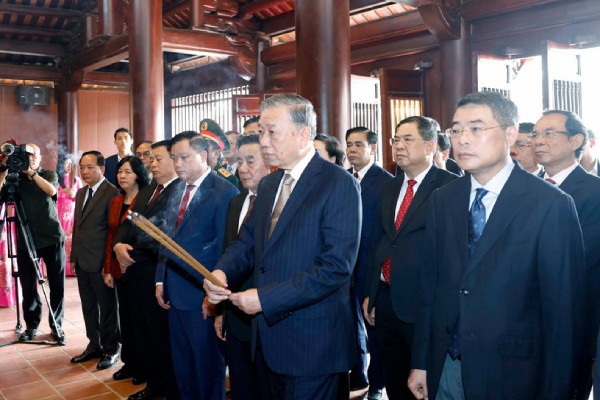 Tong Bi thu dang huong tuong niem Chu tich Ho Chi Minh tai Nghe An hinh anh