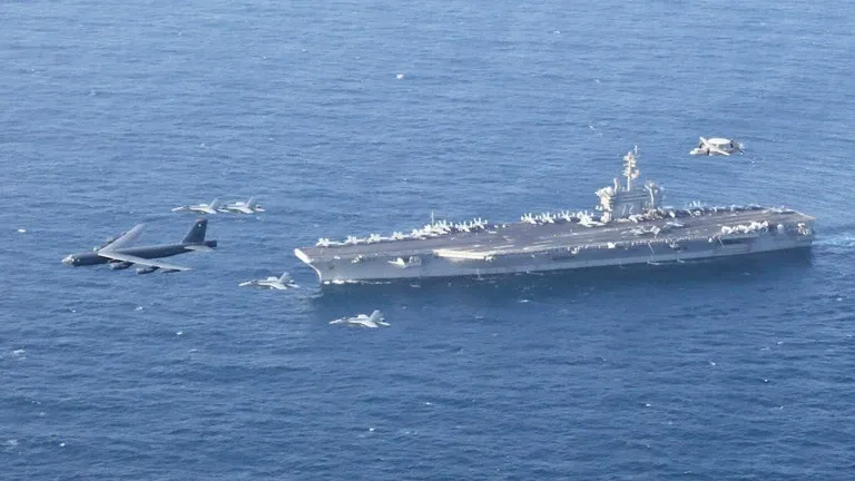 Them mot tau chien My tien vao Trung Dong hinh anh