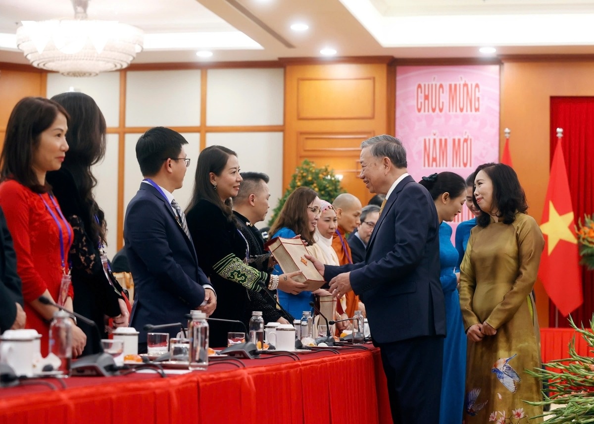 Tong Bi thu gap mat doan kieu bao du chuong trinh 'Xuan Que huong' hinh anh