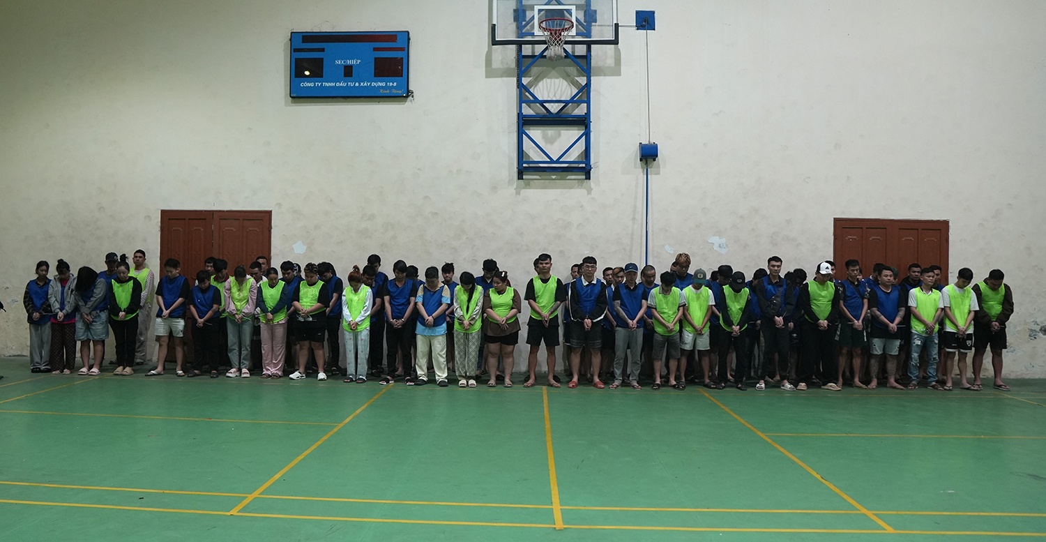 Dung app tinh cam,  Lua dao 200 ty anh 3