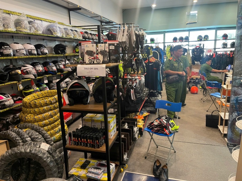 Doanh nghiep Tigit Motorbikes,  Chu Tigit Motorbikes,  Cua hang Tigit Motorbikes anh 2