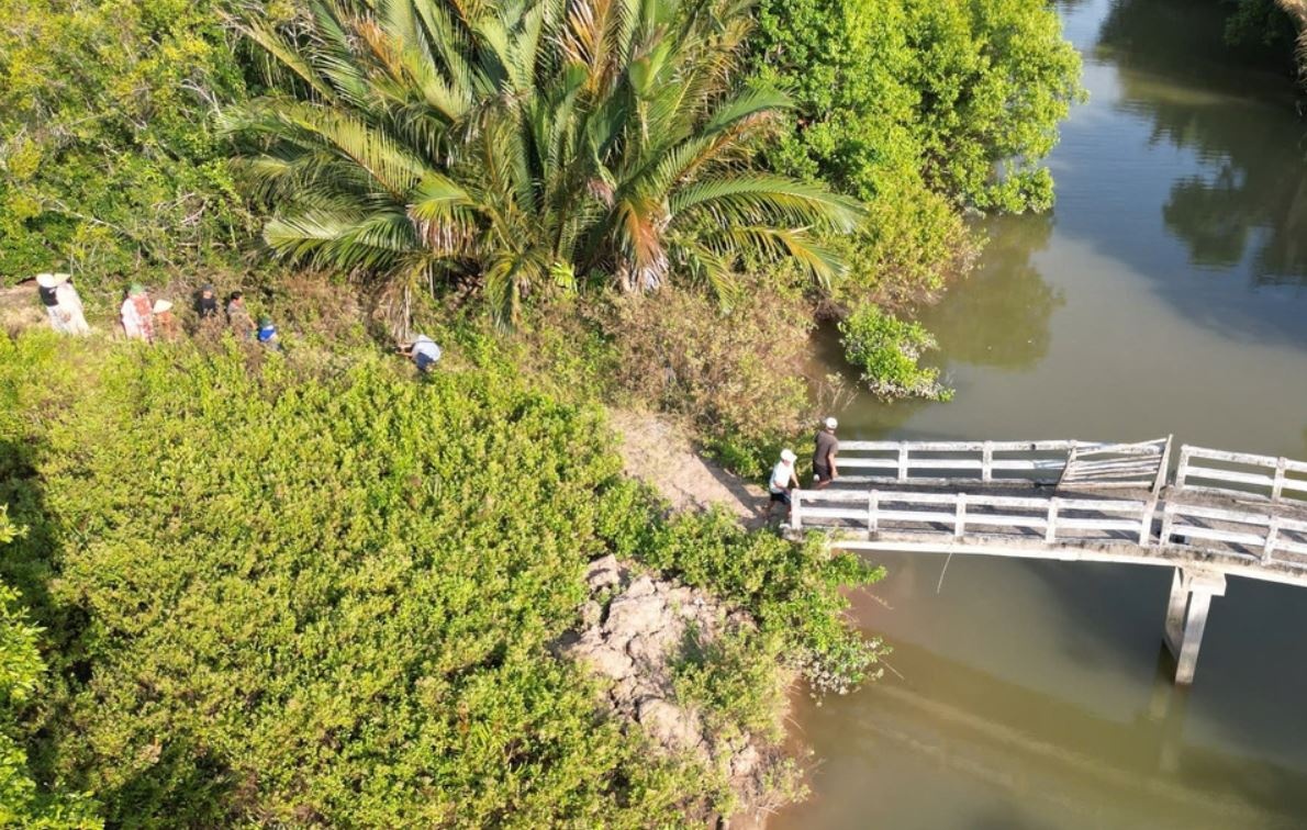 Hon 20 ho dan ket giua noi khong dien, khong duong hinh anh