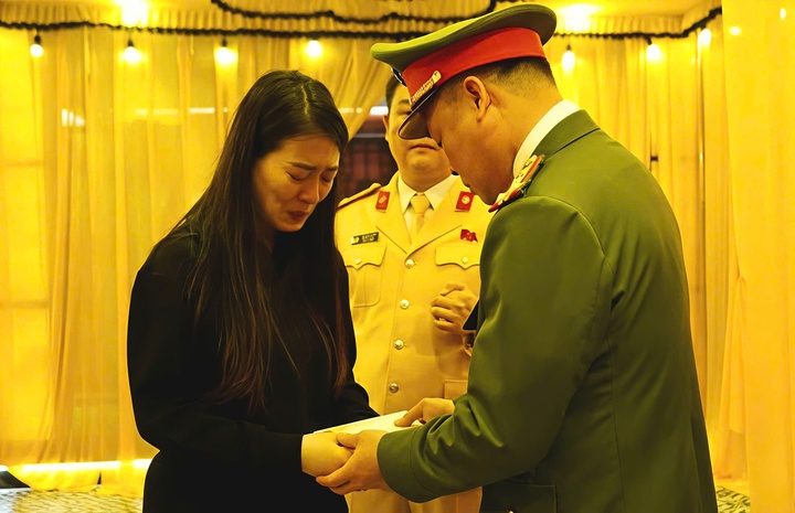 Xuc dong loi tien biet dong doi gui trung ta CSGT hy sinh hinh anh