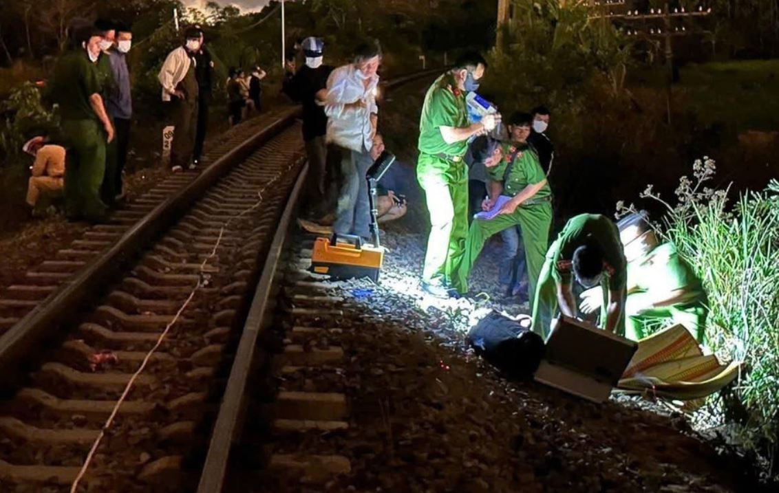 Va cham tau hoa, mot nhan vien duong sat tu vong hinh anh