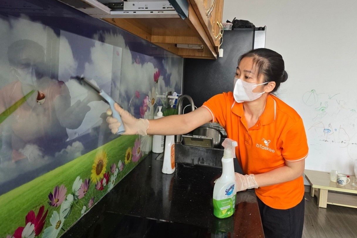 Can Tet, gia dich vu don nha theo gio tang gap 3 van kho tim hinh anh