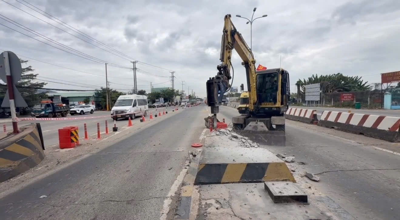 TP.HCM do tram thu phi T3 tren Quoc lo 51 hinh anh