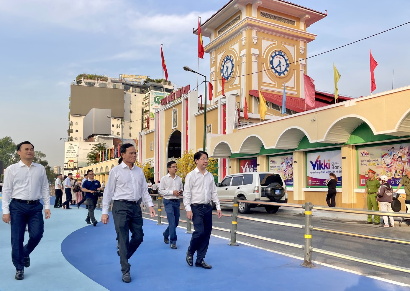 Bi thu TP.HCM thi sat viec chinh trang cho Ben Thanh, Ho Con Rua hinh anh