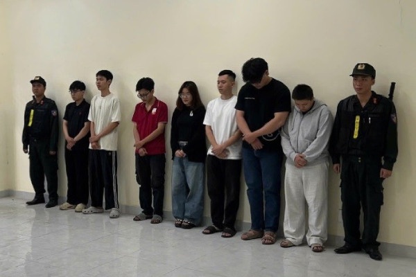 Triet pha duong day ban thuoc la dien tu, dung shipper lam trung gian hinh anh