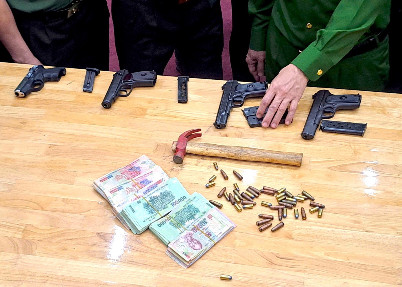 Cuop ngan hang Vietcombank,  Chu ngan hang Vietcombank,  Gdoc ngan hang Vietcombank anh 1