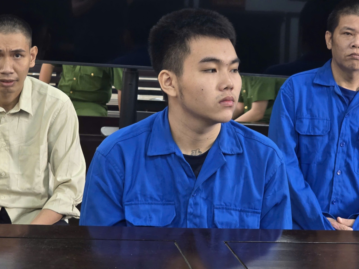 Song chung vo chong,  Ban gai nhi anh 1