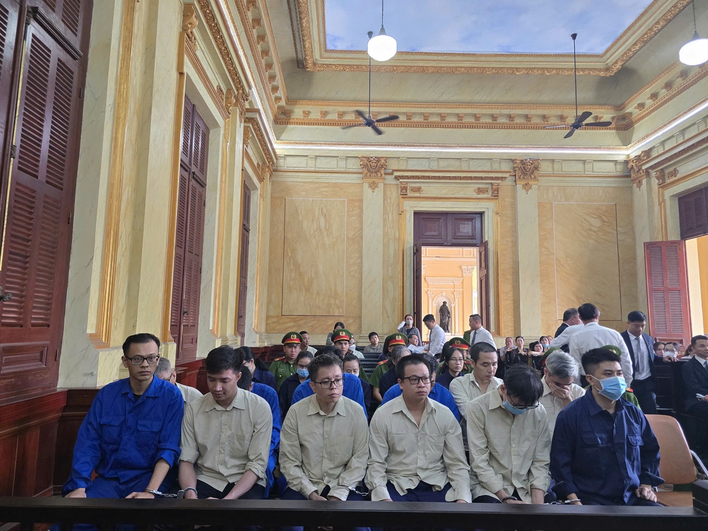 Loi noi sau cung,  cuu can bo,  thu y,  tiep tay buon lau anh 1