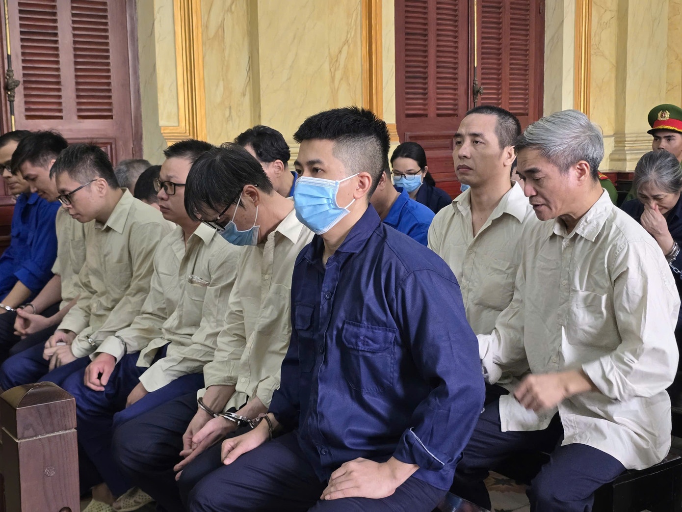 Loi noi sau cung cua cac cuu can bo thu y tiep tay buon lau hinh anh