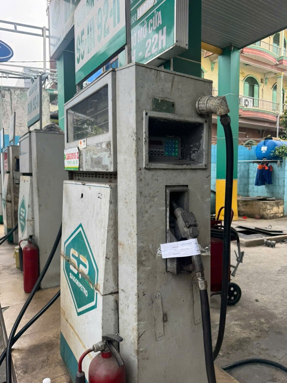 xang RON A95 gia anh 8